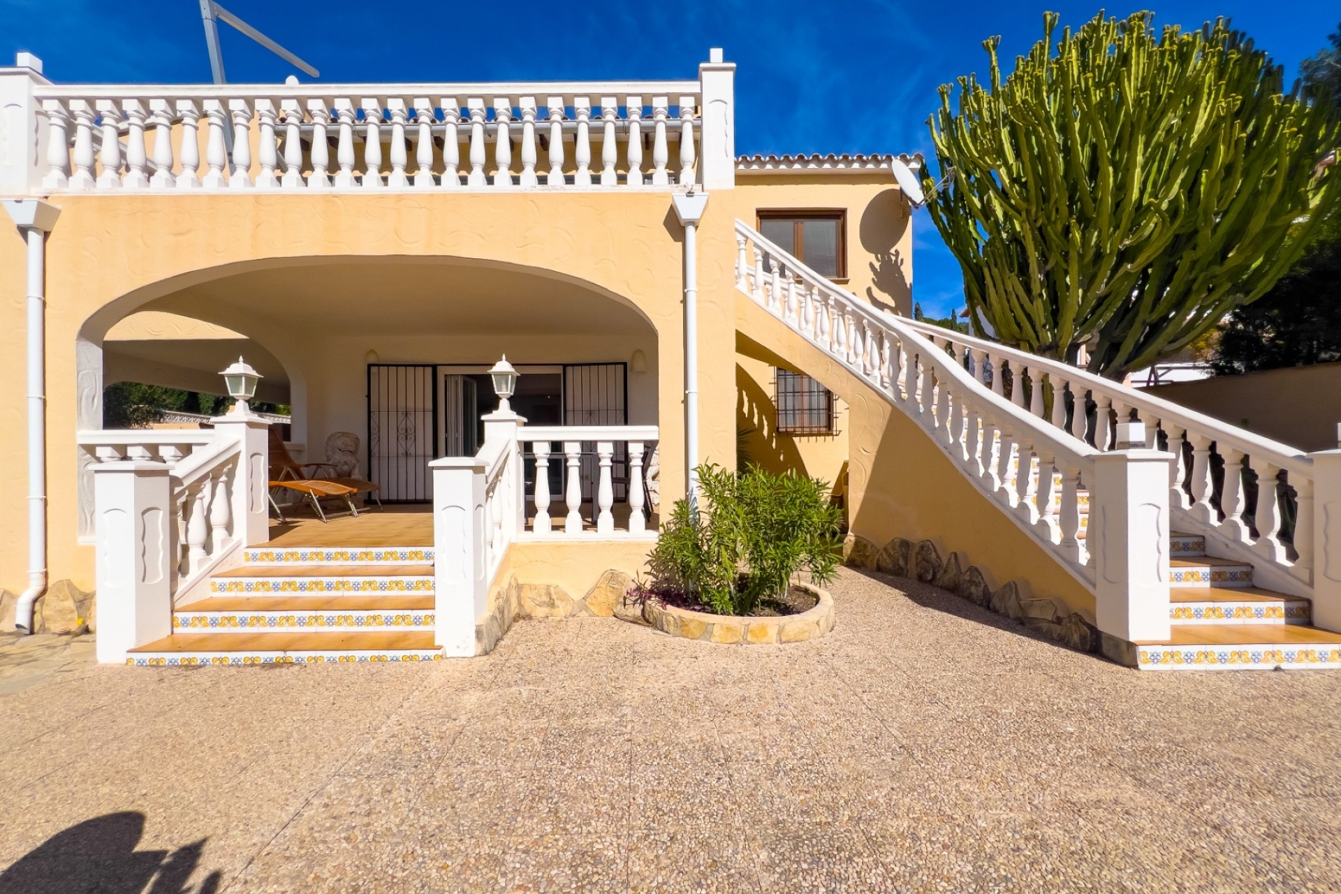 Sale - Villa -
Moraira