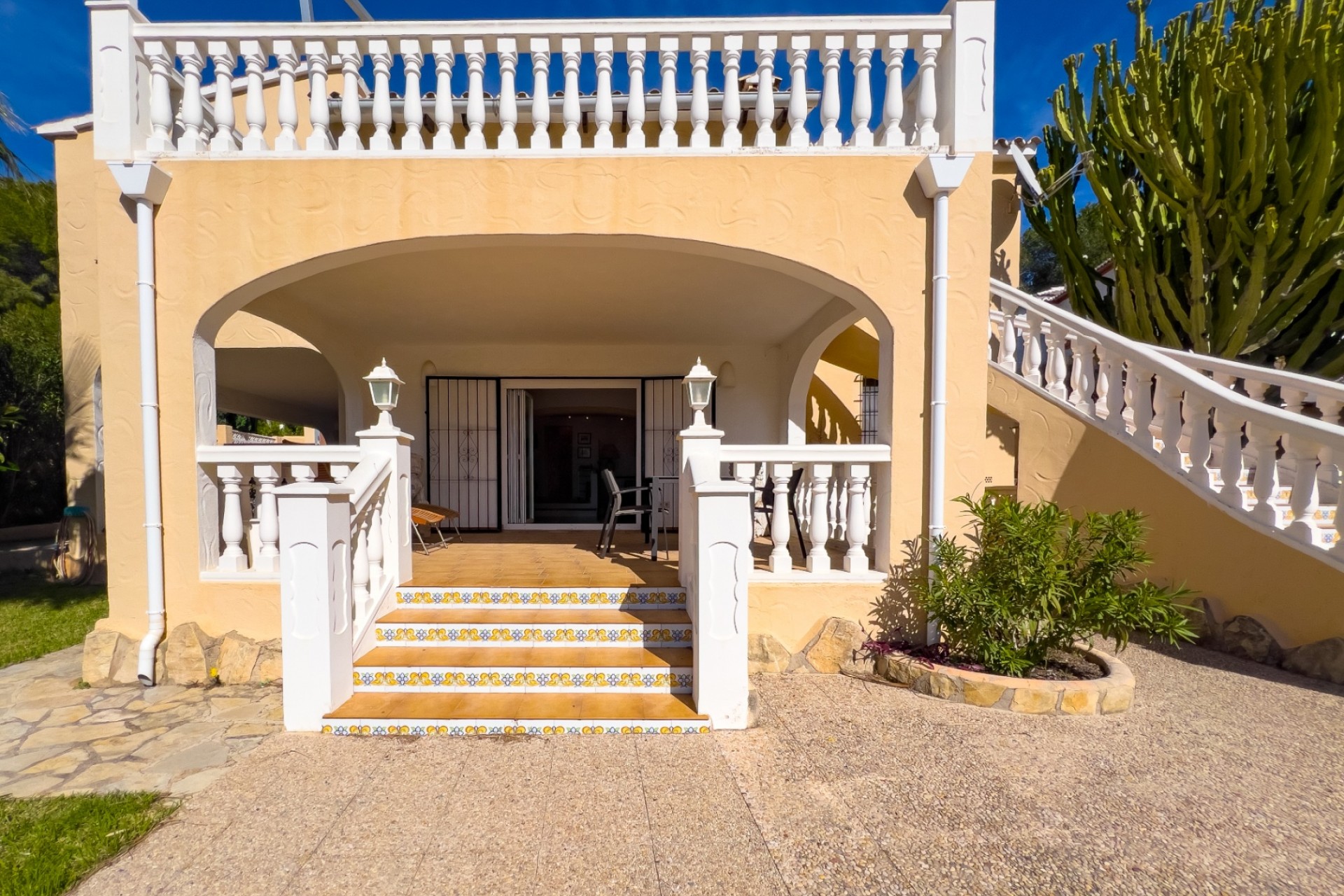 Sale - Villa -
Moraira
