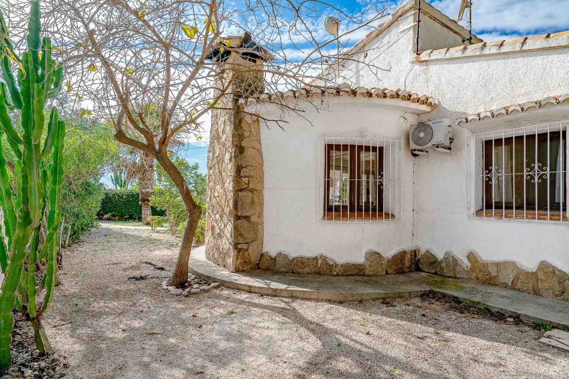 Sale - Villa -
Moraira