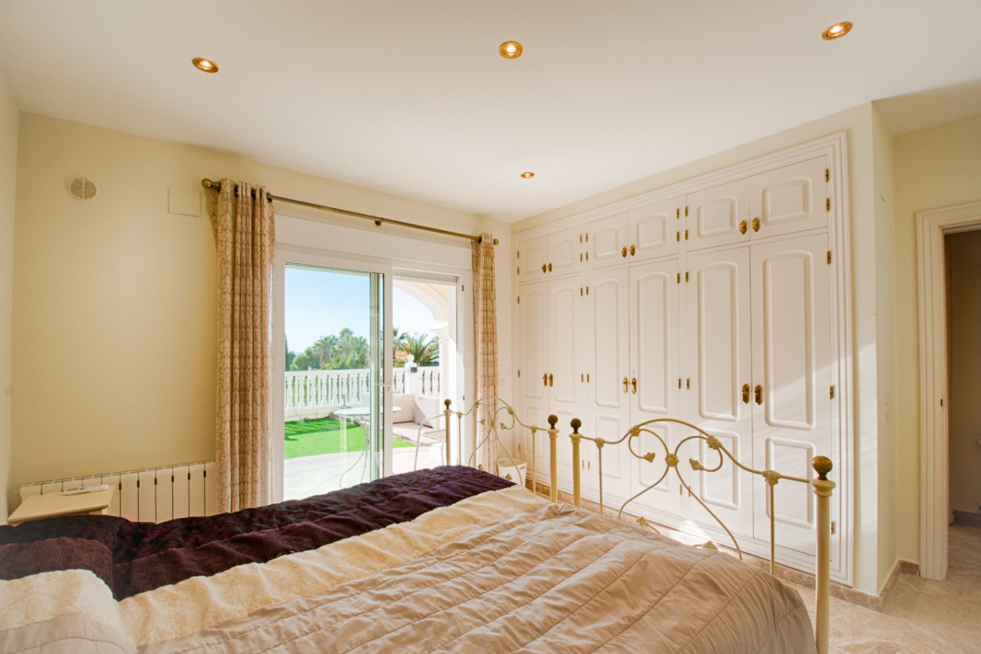 Sale - Villa -
Moraira