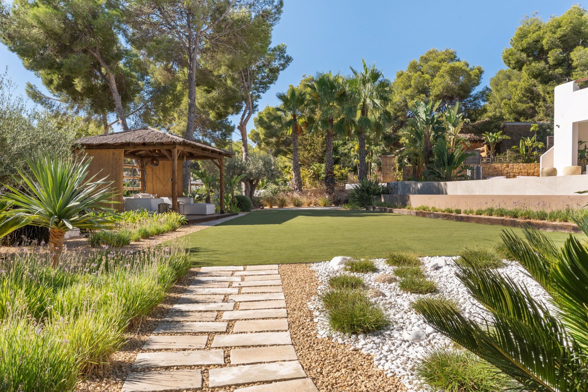 Sale - Villa -
Moraira