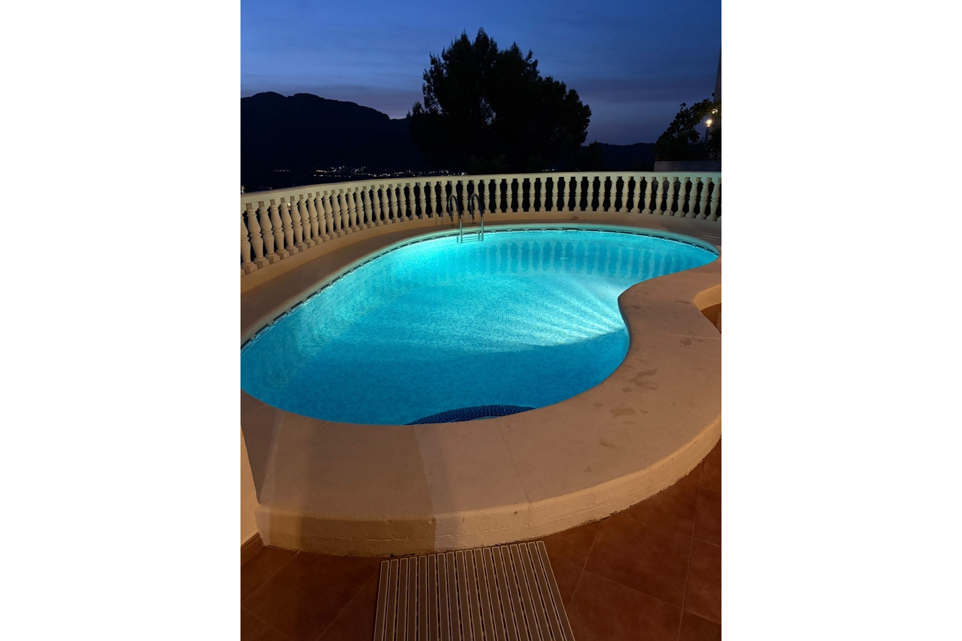 Sale - Villa -
Orba