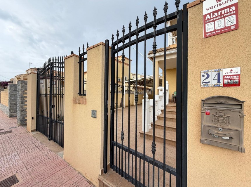 Sale - Villa -
Orihuela Costa - Lomas de Don Juan