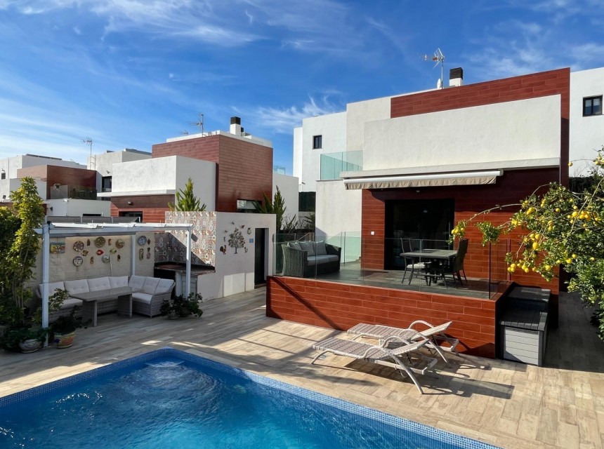 Sale - Villa -
Polop - Alberca