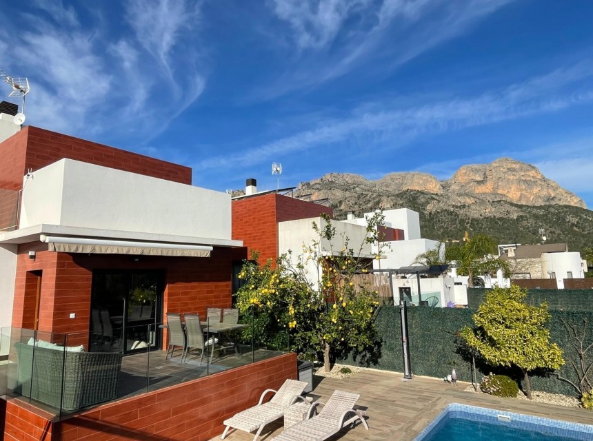 Sale - Villa -
Polop - Alberca