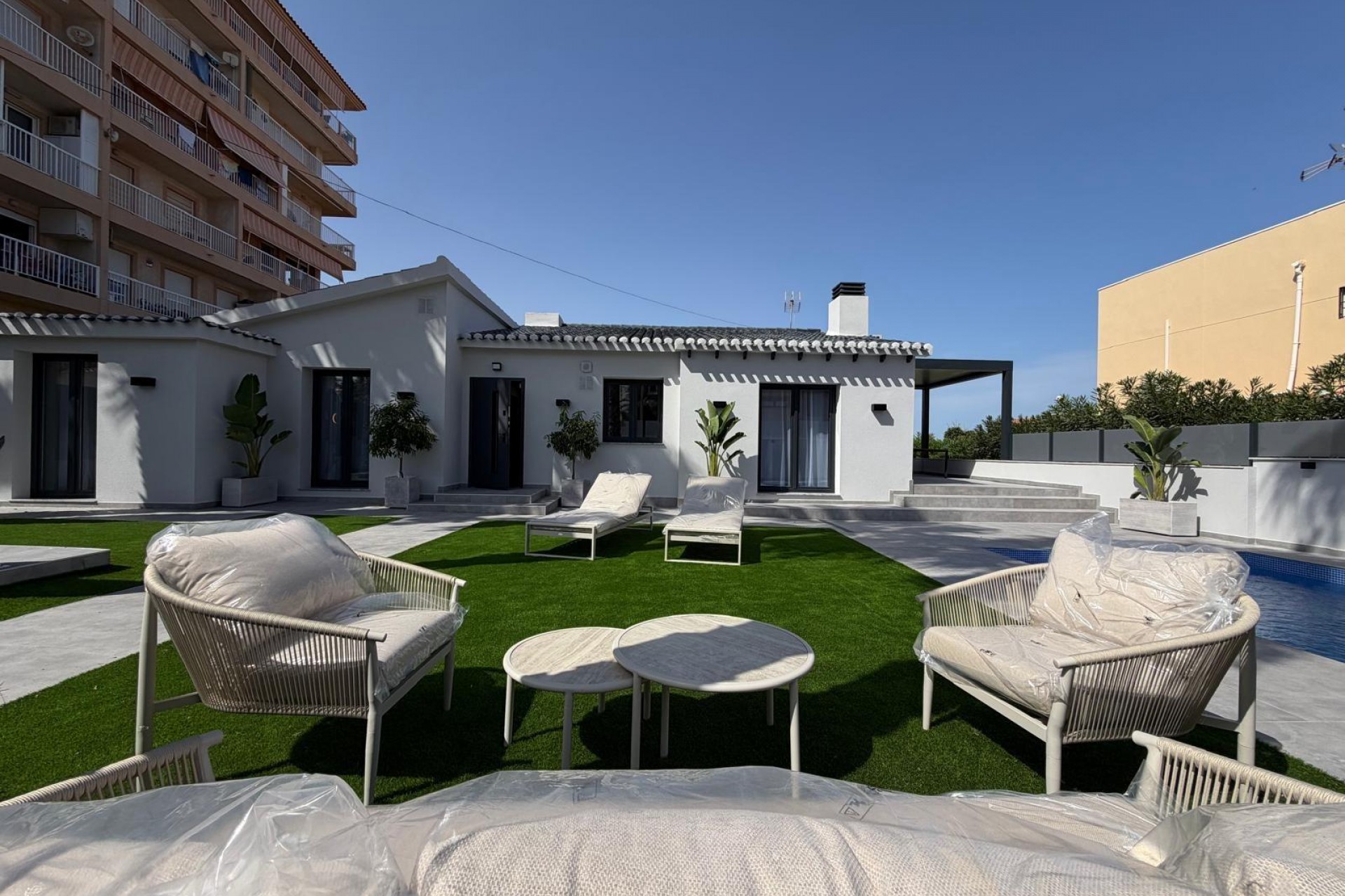 Sale - Villa -
Torrevieja - Punta Prima