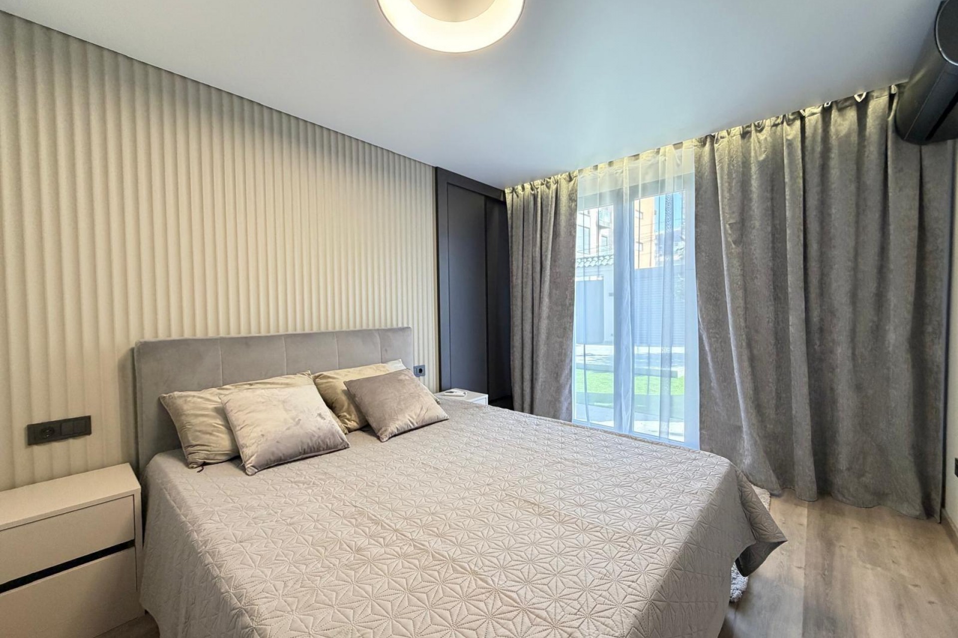 Sale - Villa -
Torrevieja - Punta Prima