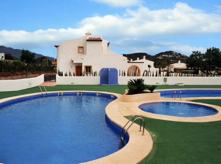 Semi-Detached Villa For Sale in Calpe, Alicante