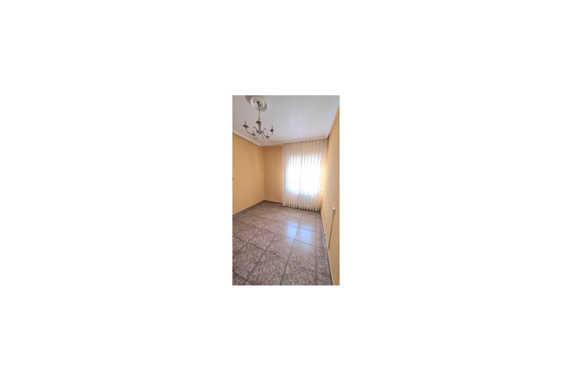 Te koop - Apartamento -
Oviedo - Las rozas