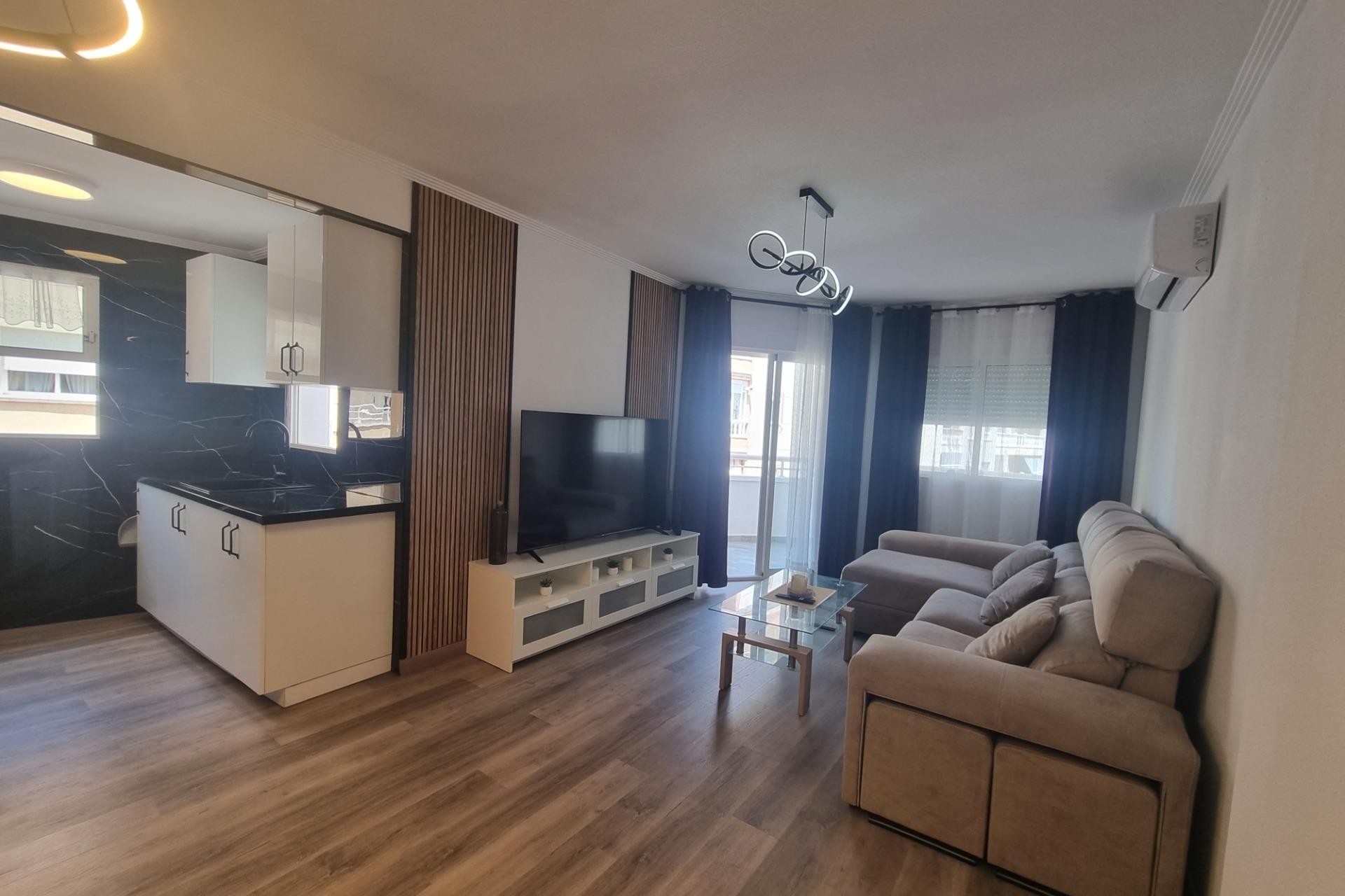 Te koop - Apartamento -
Torrevieja - Estacion de autobuses