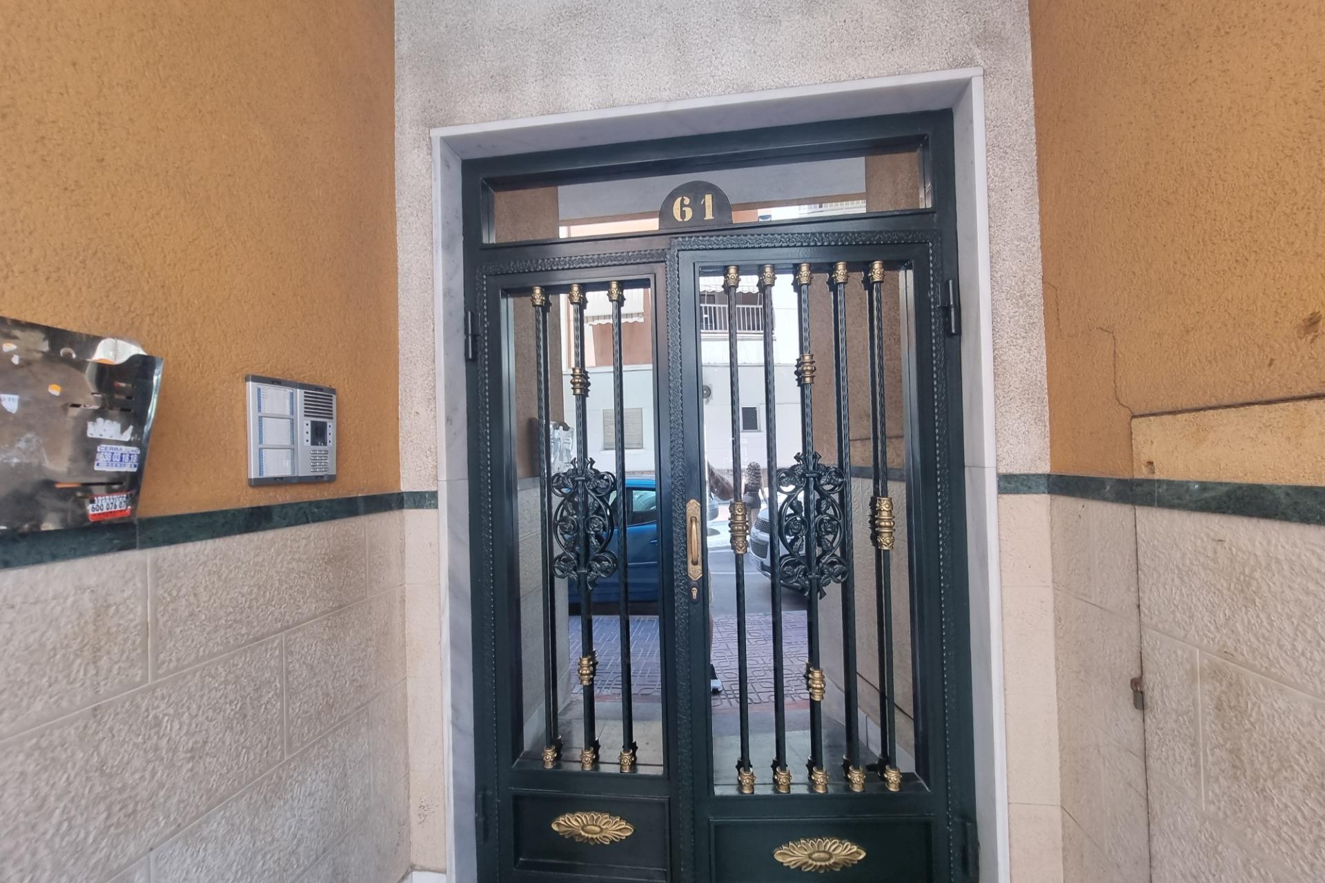 Te koop - Apartamento -
Torrevieja - Estacion de autobuses