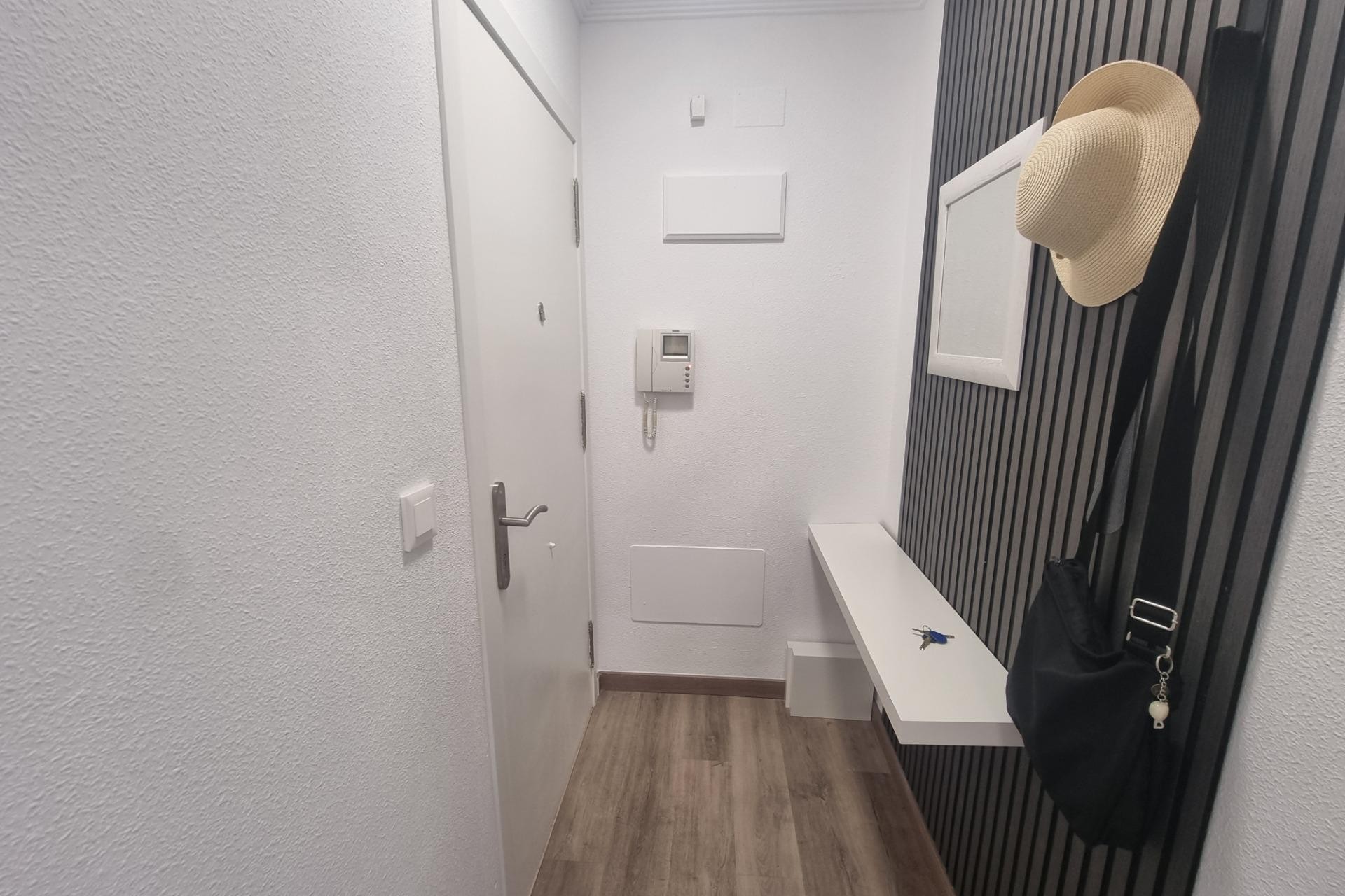 Te koop - Apartamento -
Torrevieja - Estacion de autobuses