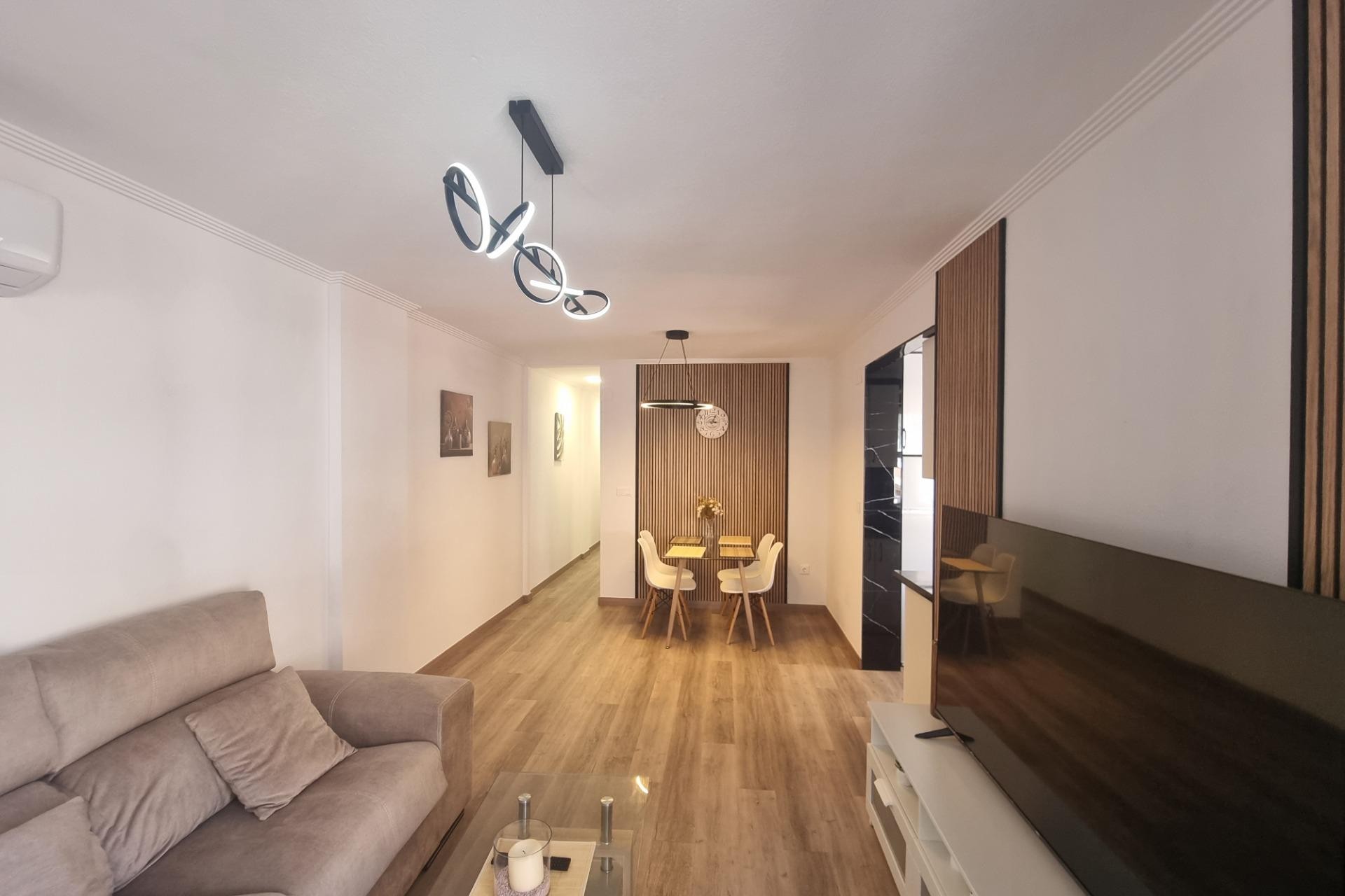 Te koop - Apartamento -
Torrevieja - Estacion de autobuses