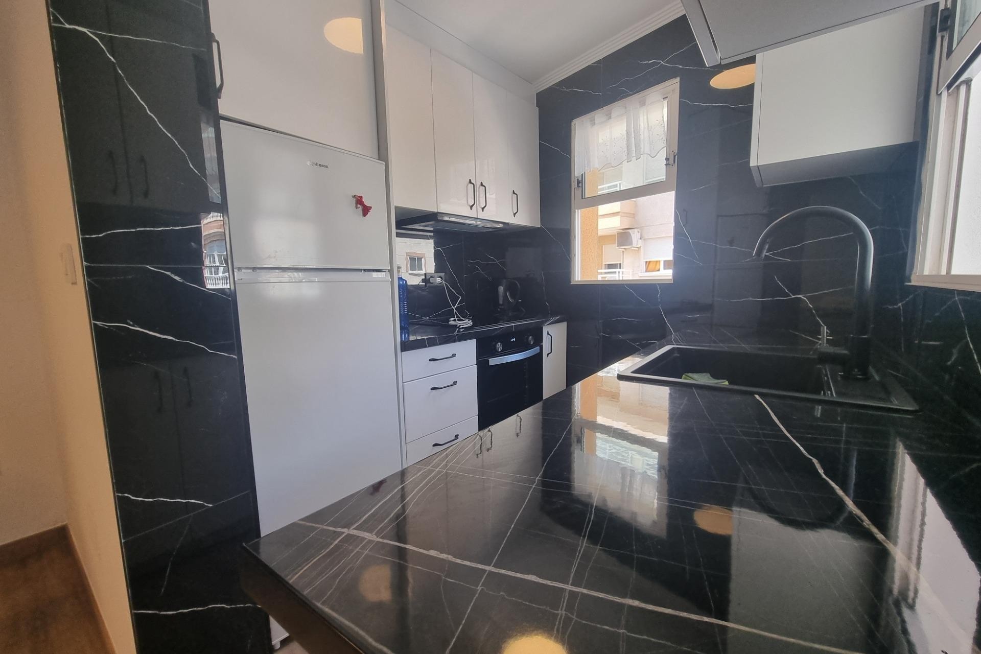 Te koop - Apartamento -
Torrevieja - Estacion de autobuses