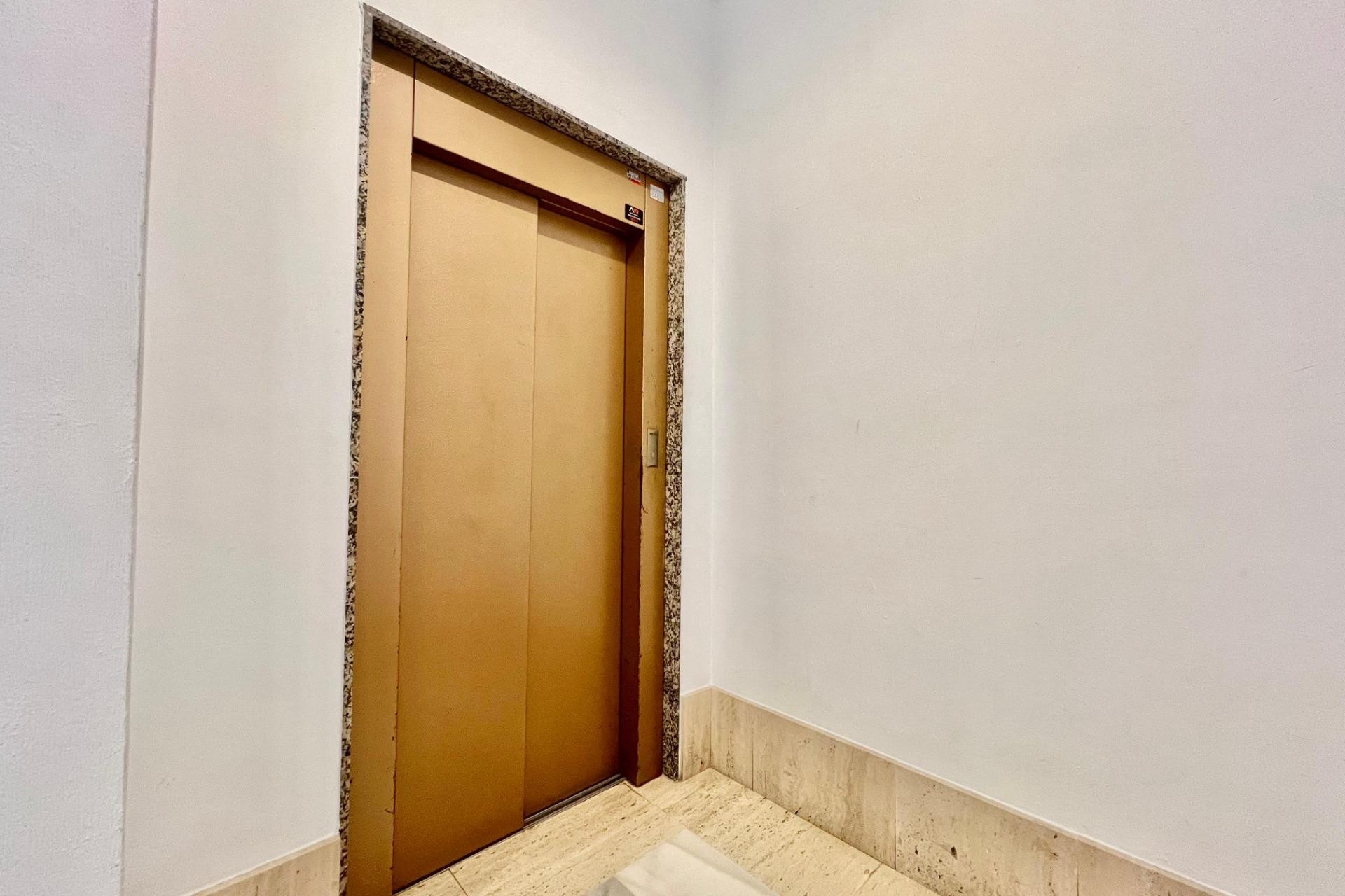 Te koop - Apartamento -
Torrevieja - Habaneras