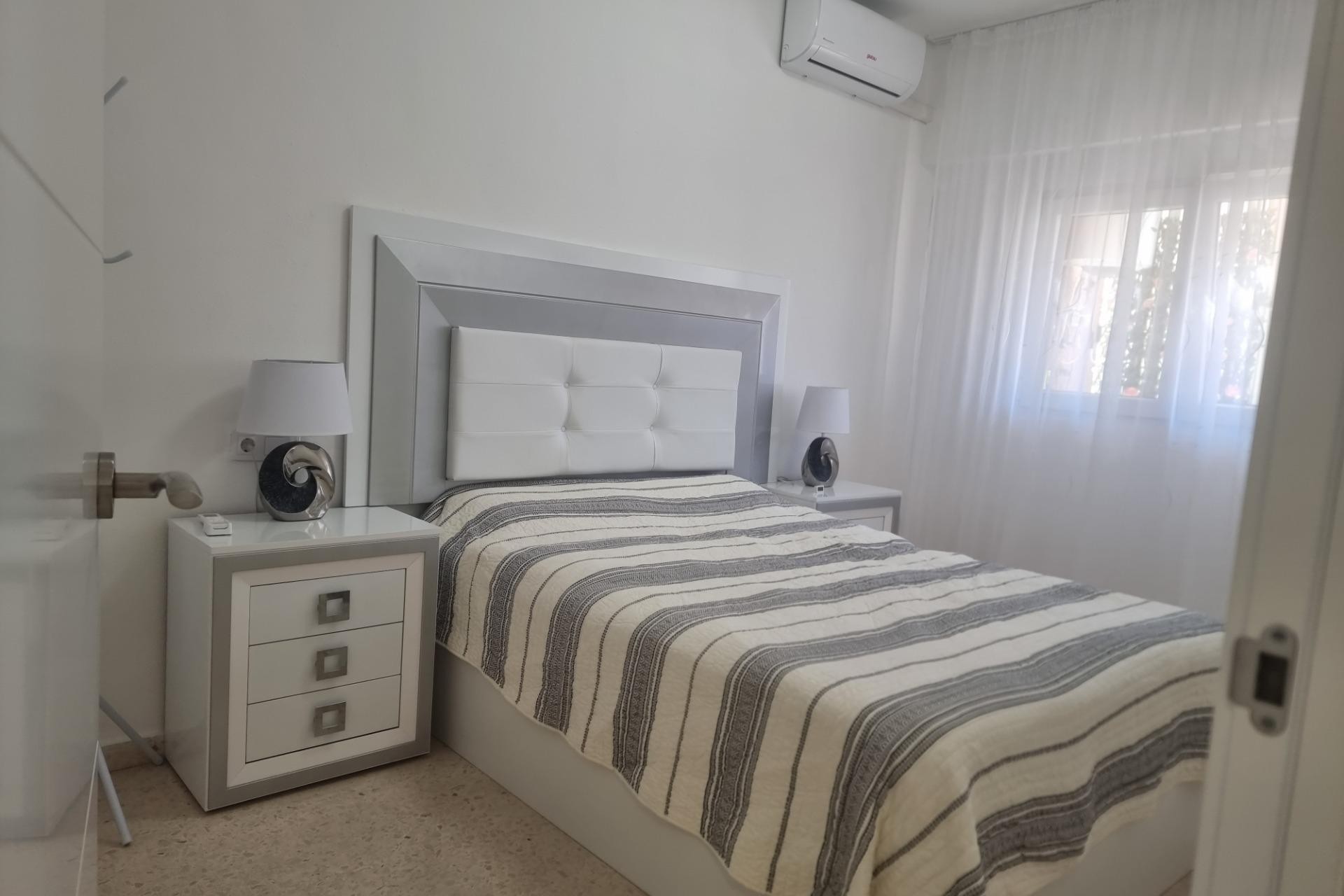 Te koop - Apartamento -
Torrevieja - Playa de los locos