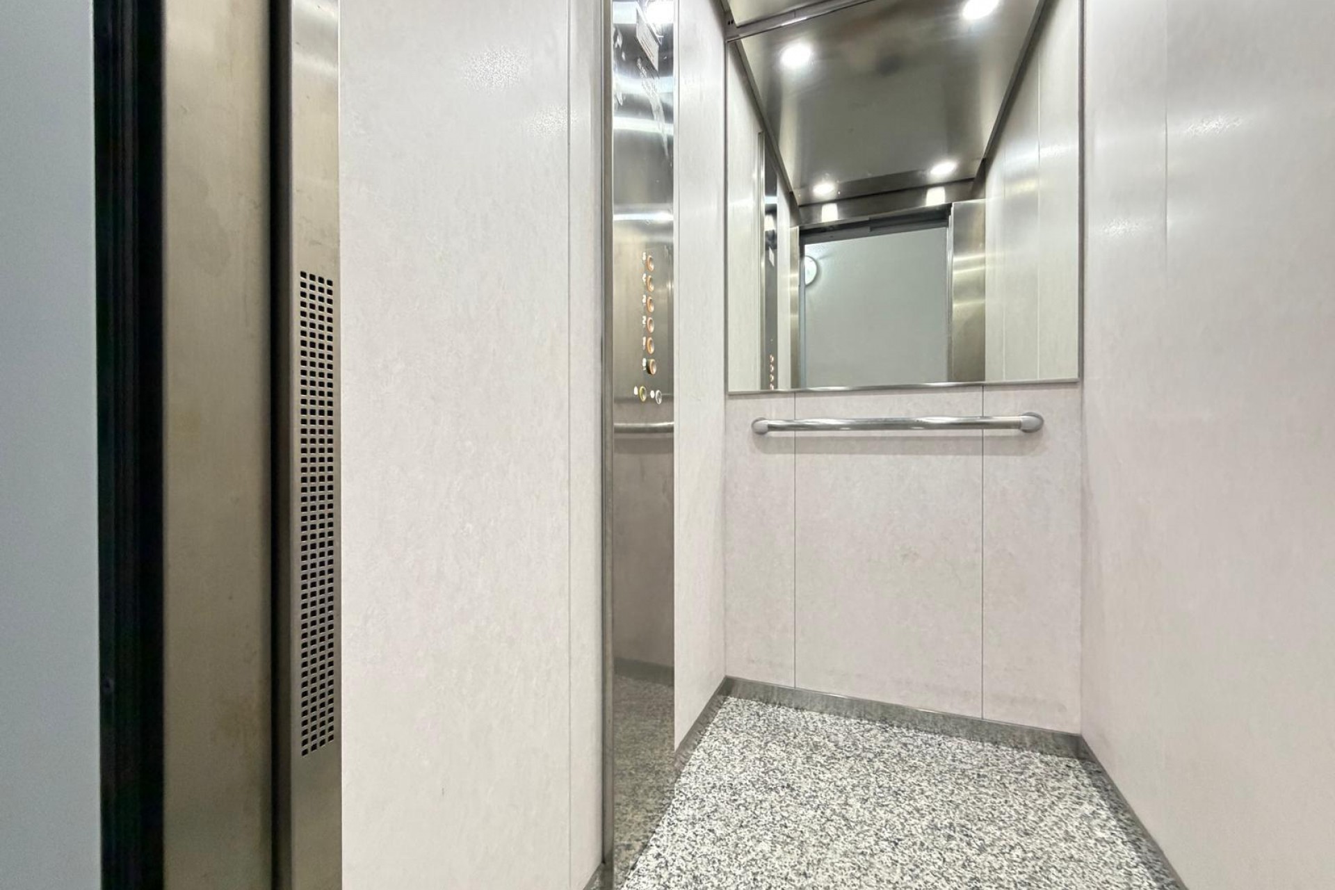 Te koop - Apartamento -
Torrevieja - Playa del cura