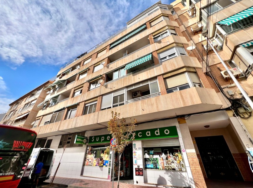 Te koop - Apartamento -
Torrevieja - Puerto Deportivo