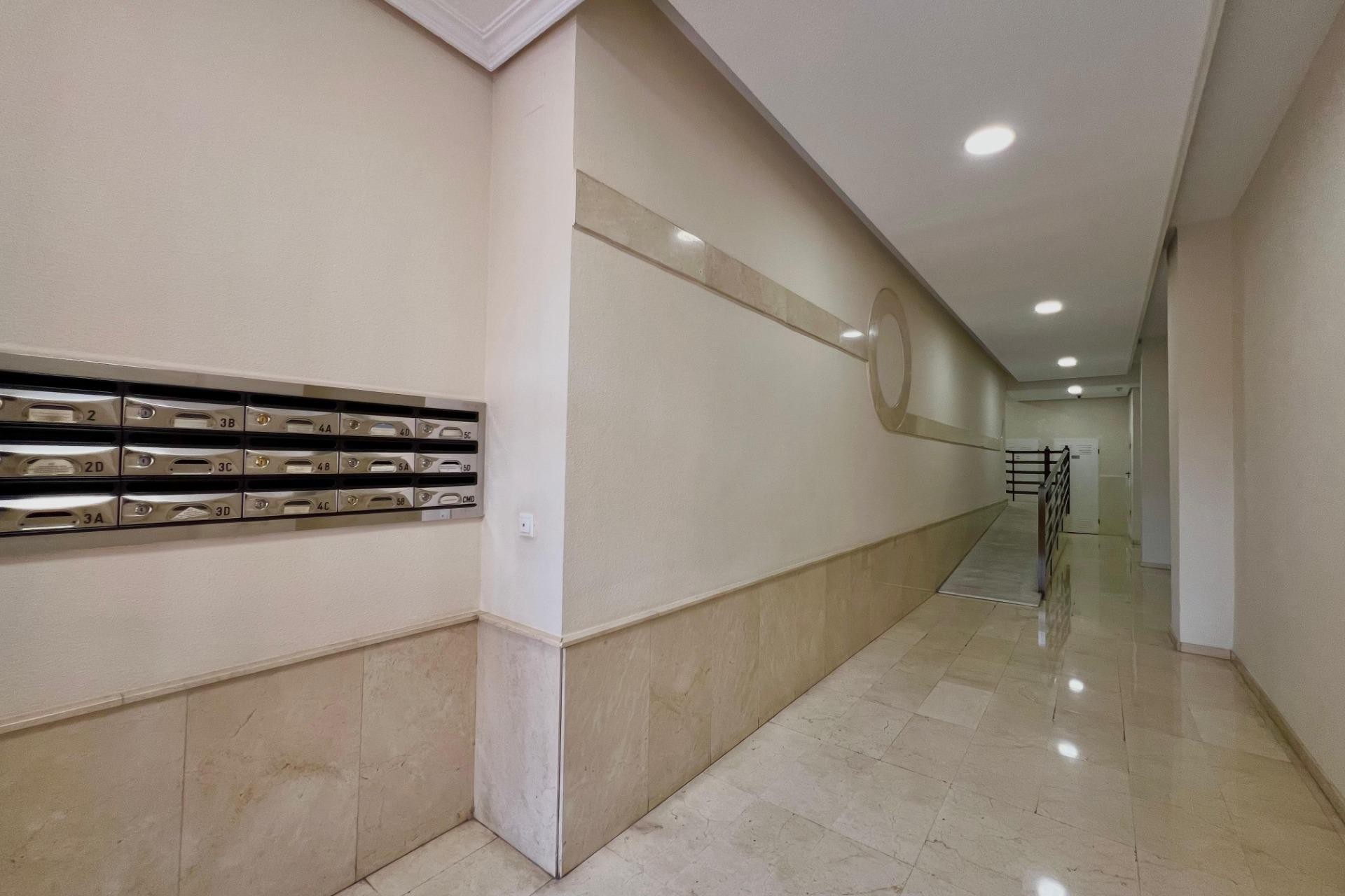 Te koop - Apartamento -
Torrevieja - Puerto Deportivo