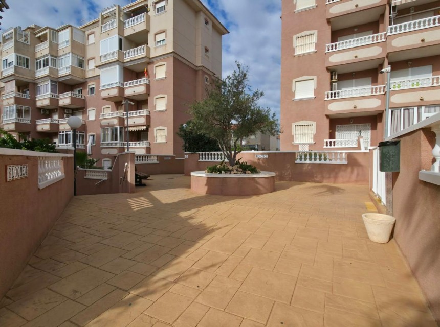 Te koop - Apartamento -
Torrevieja - Torreblanca