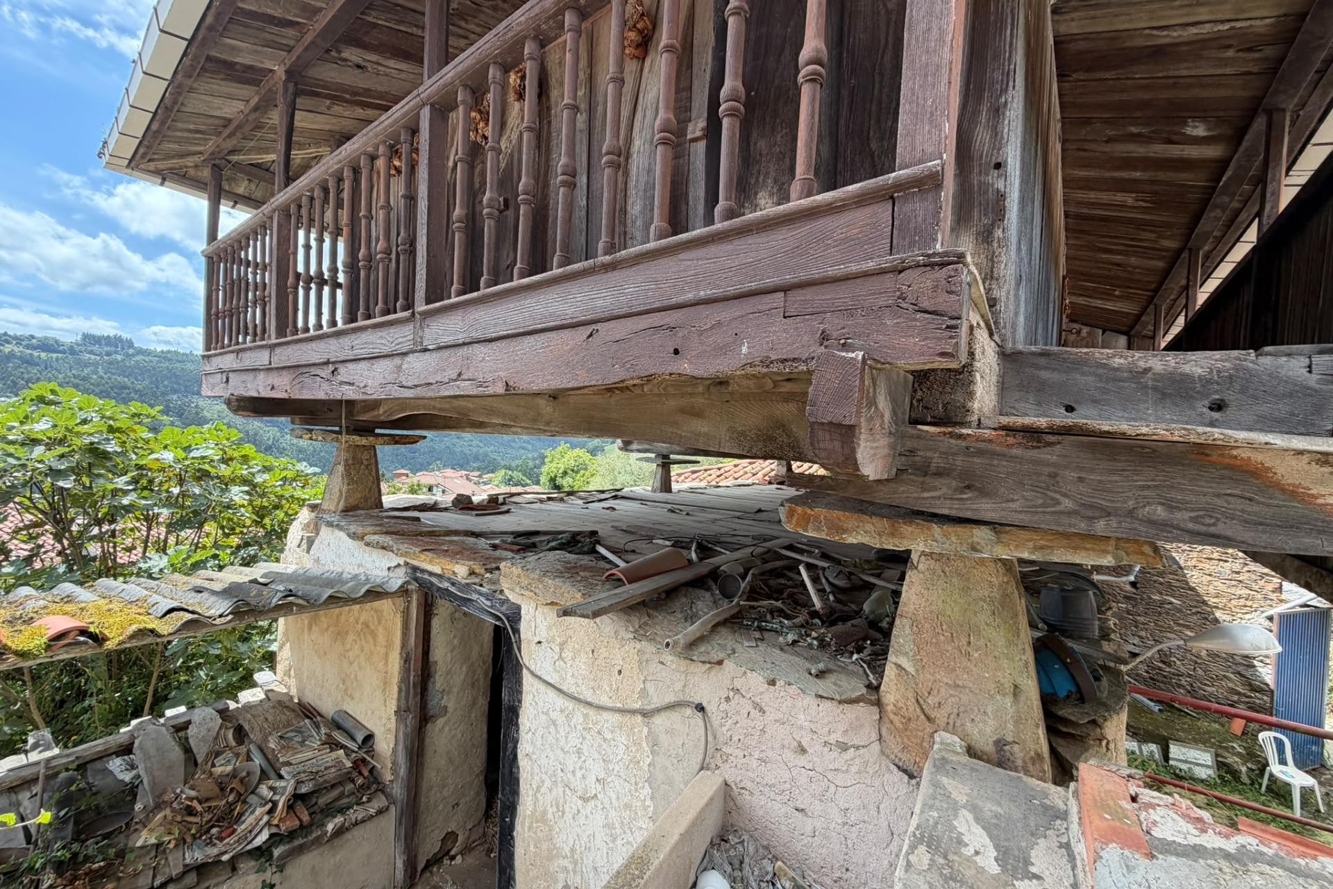 Te koop - Casa con terreno -
Salas - Villarin