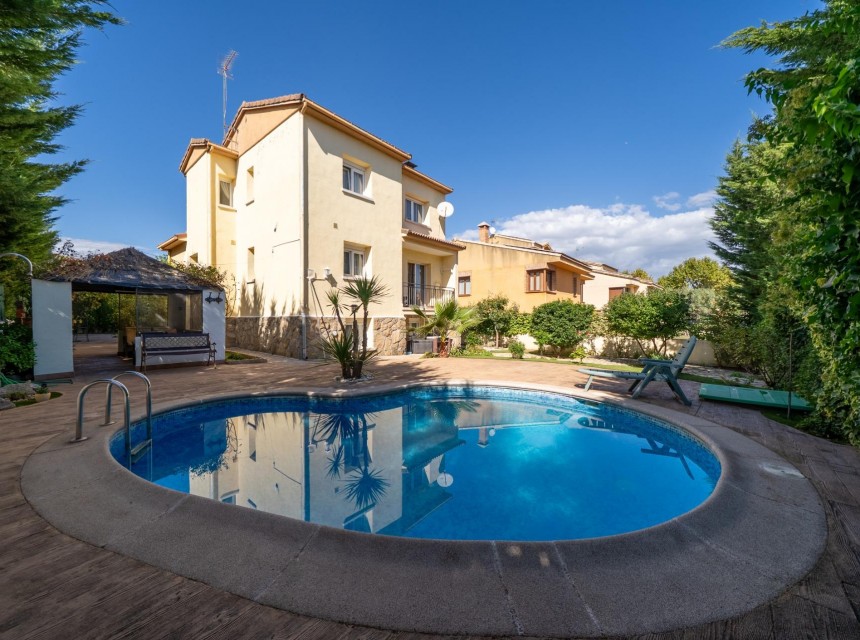 Te koop - Chalet -
San Martin de Valdeiglesias - Garnacho