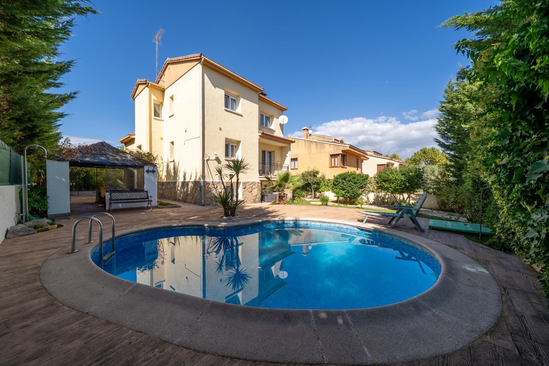 Te koop - Chalet -
San Martin de Valdeiglesias - Garnacho