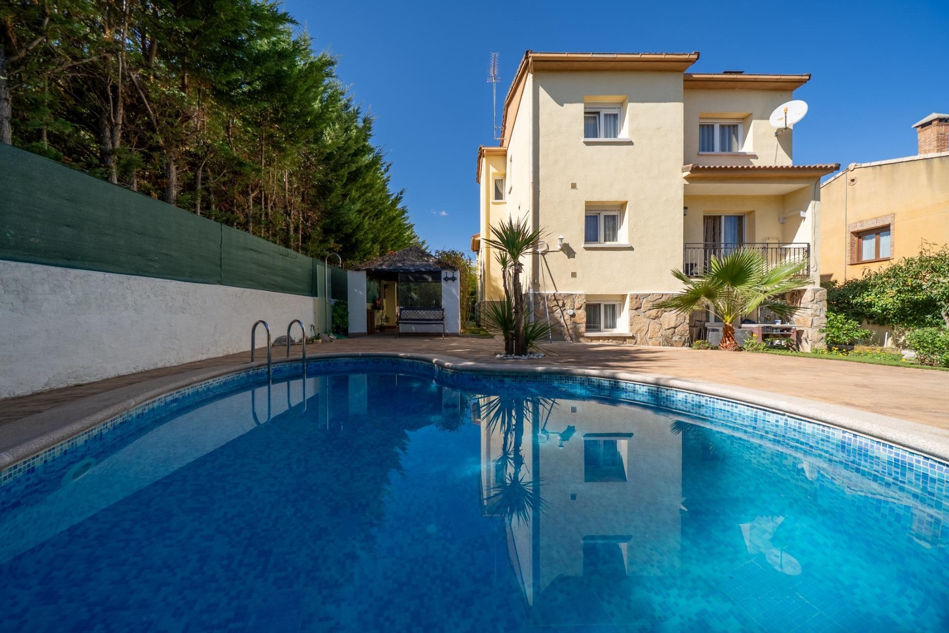 Te koop - Chalet -
San Martin de Valdeiglesias - Garnacho