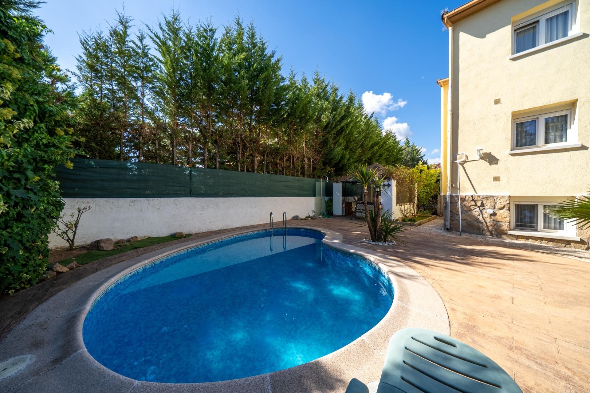 Te koop - Chalet -
San Martin de Valdeiglesias - Garnacho