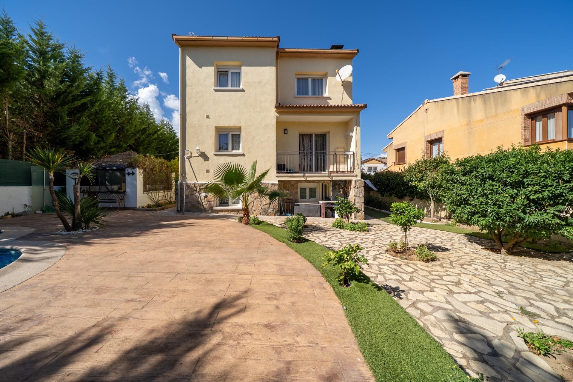 Te koop - Chalet -
San Martin de Valdeiglesias - Garnacho