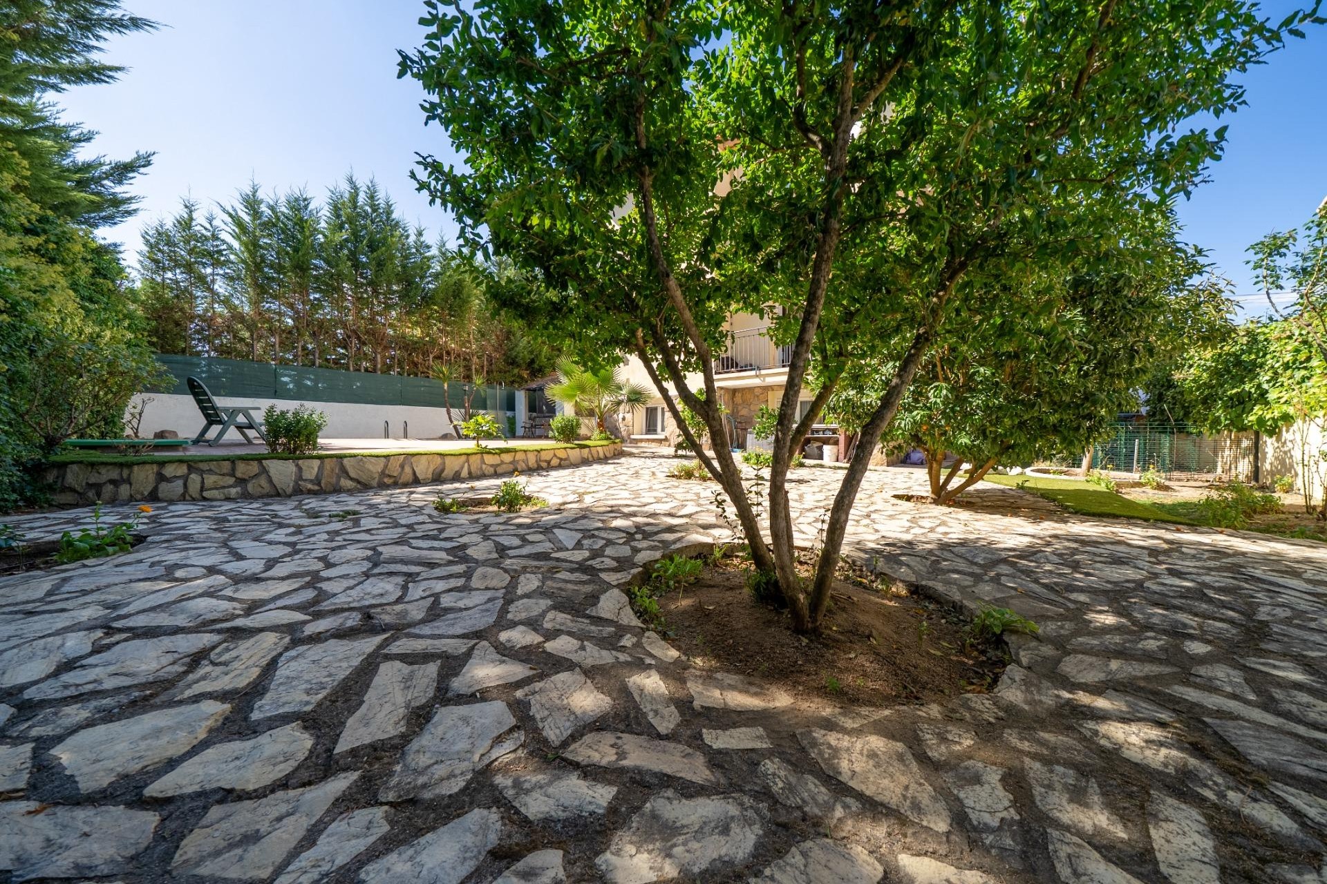 Te koop - Chalet -
San Martin de Valdeiglesias - Garnacho