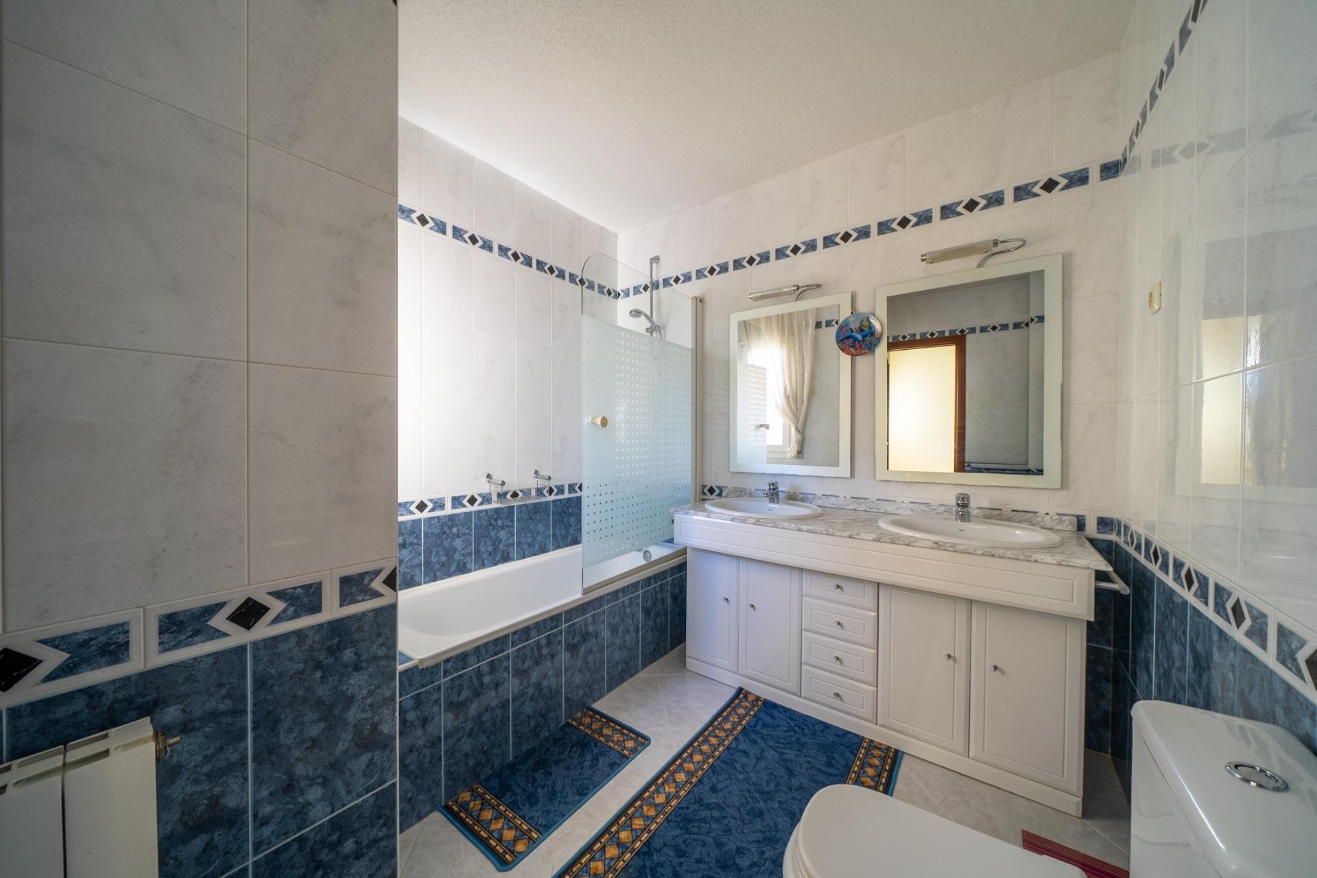 Te koop - Chalet -
San Martin de Valdeiglesias - Garnacho