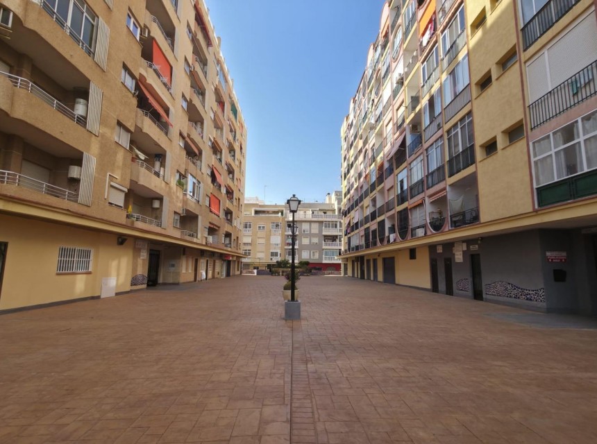 Te koop - Estudio -
Torrevieja - Playa del cura