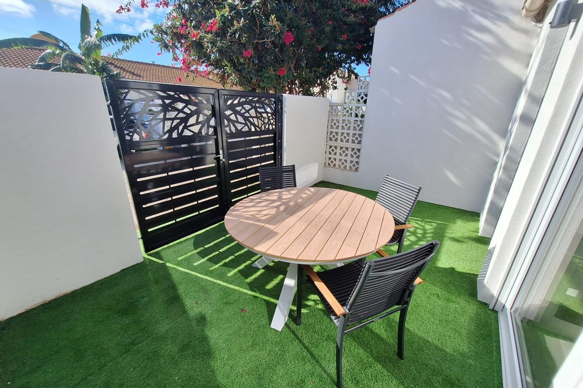 Te koop - Estudio -
Torrevieja - Torretas