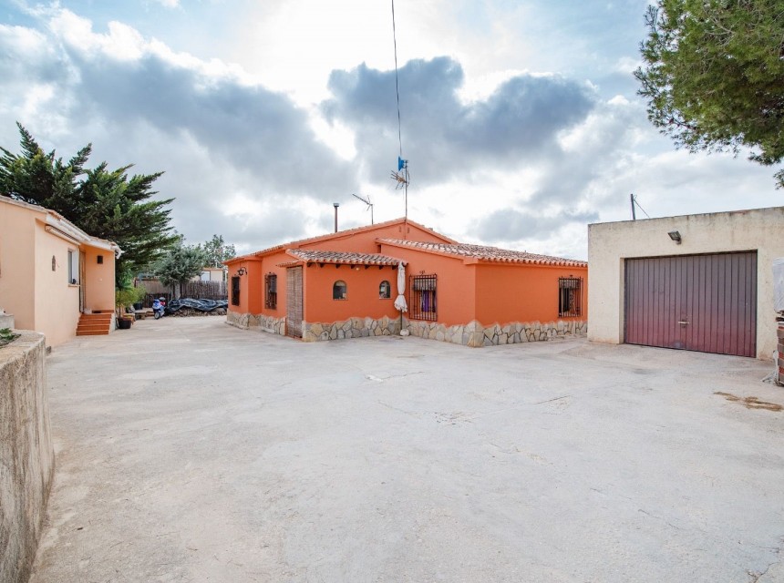 Te koop - Finca / Landhuis -
Benissa