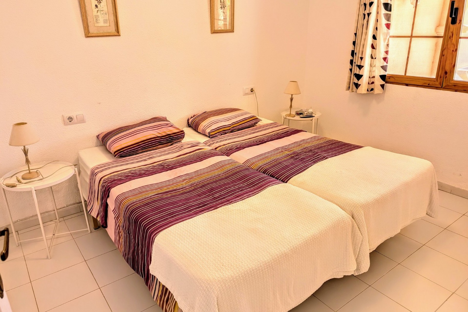 Te koop - Halfvrijstaande villa -
Moraira - Benimeit