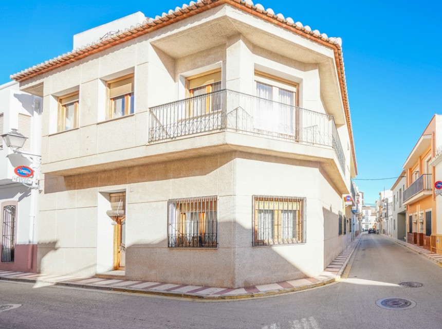 Te koop - Herenhuis -
Gata de Gorgos