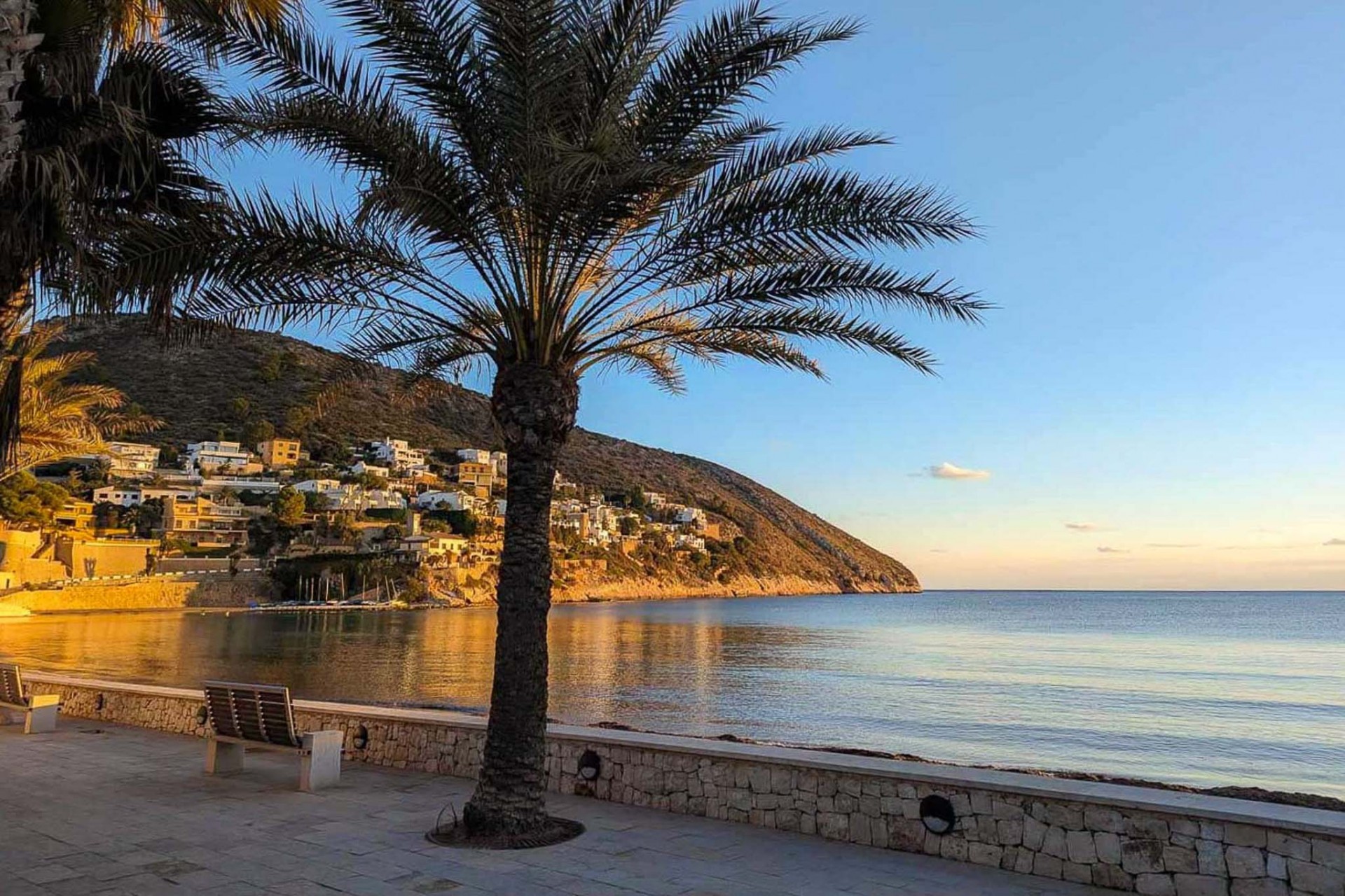 Te koop - Herenhuis -
Moraira