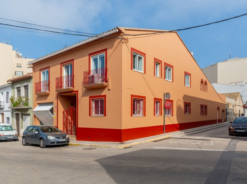 Te koop - Herenhuis -
Pedreguer - Centro