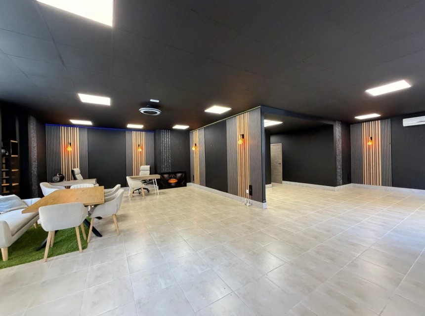 Te koop - Local comercial -
Torrevieja - Playa de los locos