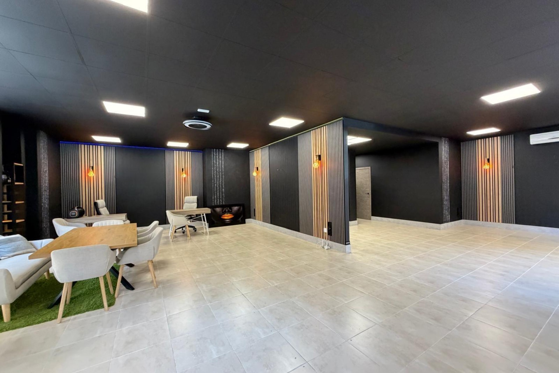 Te koop - Local comercial -
Torrevieja - Playa de los locos