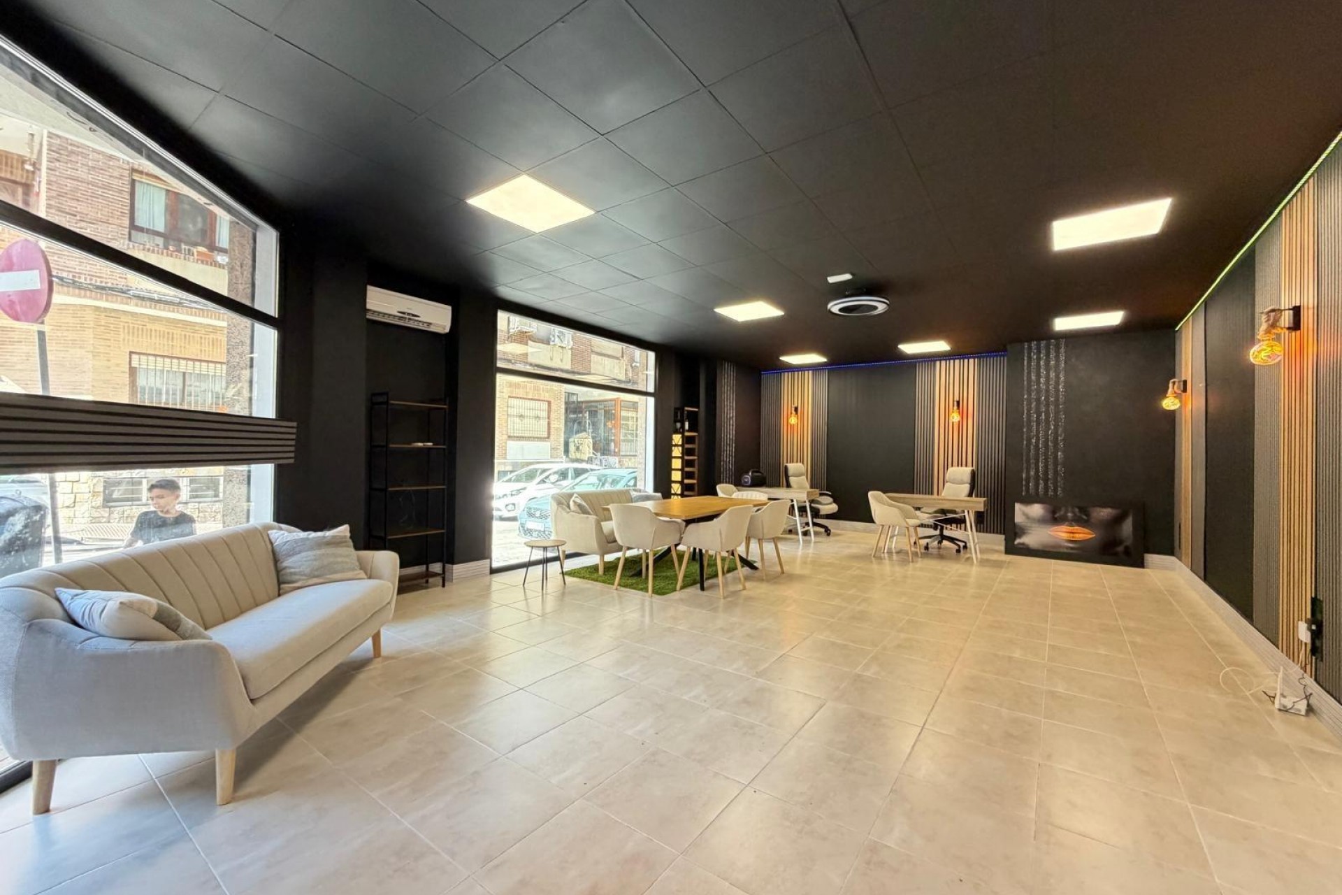 Te koop - Local comercial -
Torrevieja - Playa de los locos