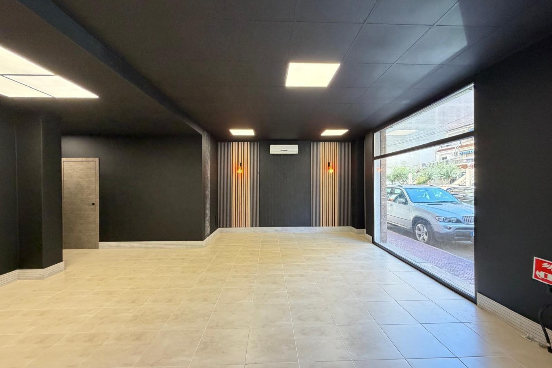 Te koop - Local comercial -
Torrevieja - Playa de los locos