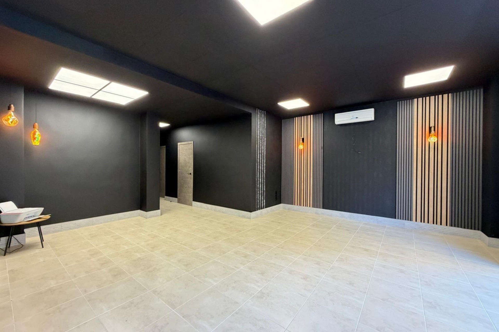 Te koop - Local comercial -
Torrevieja - Playa de los locos