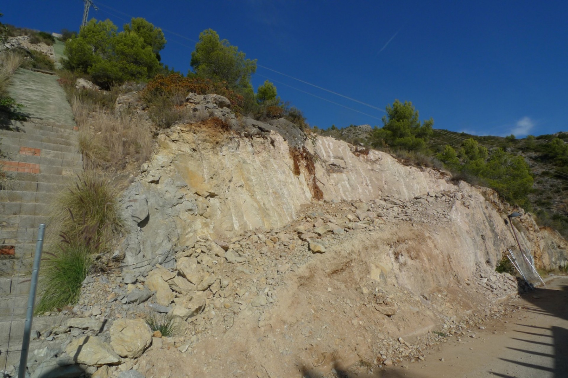 Te koop - Perceel/land -
Jalon