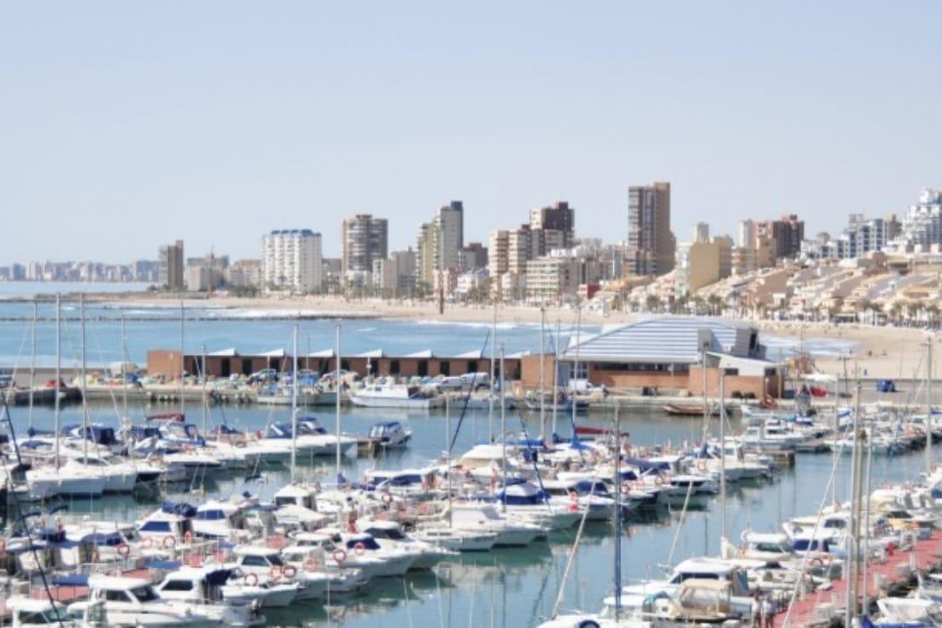 Te koop - Terreno urbano -
El Campello - Pueblo Acantilado-Lanuza