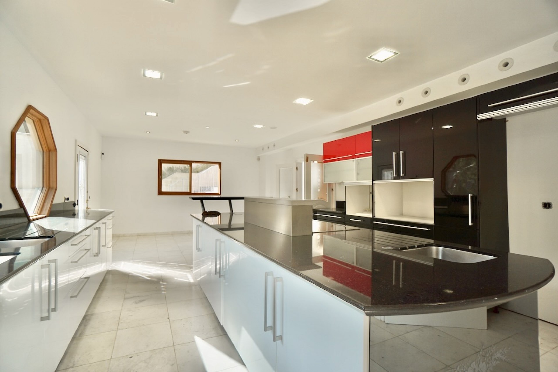 Te koop - Villa -
Benhavis - El Paraiso Alto