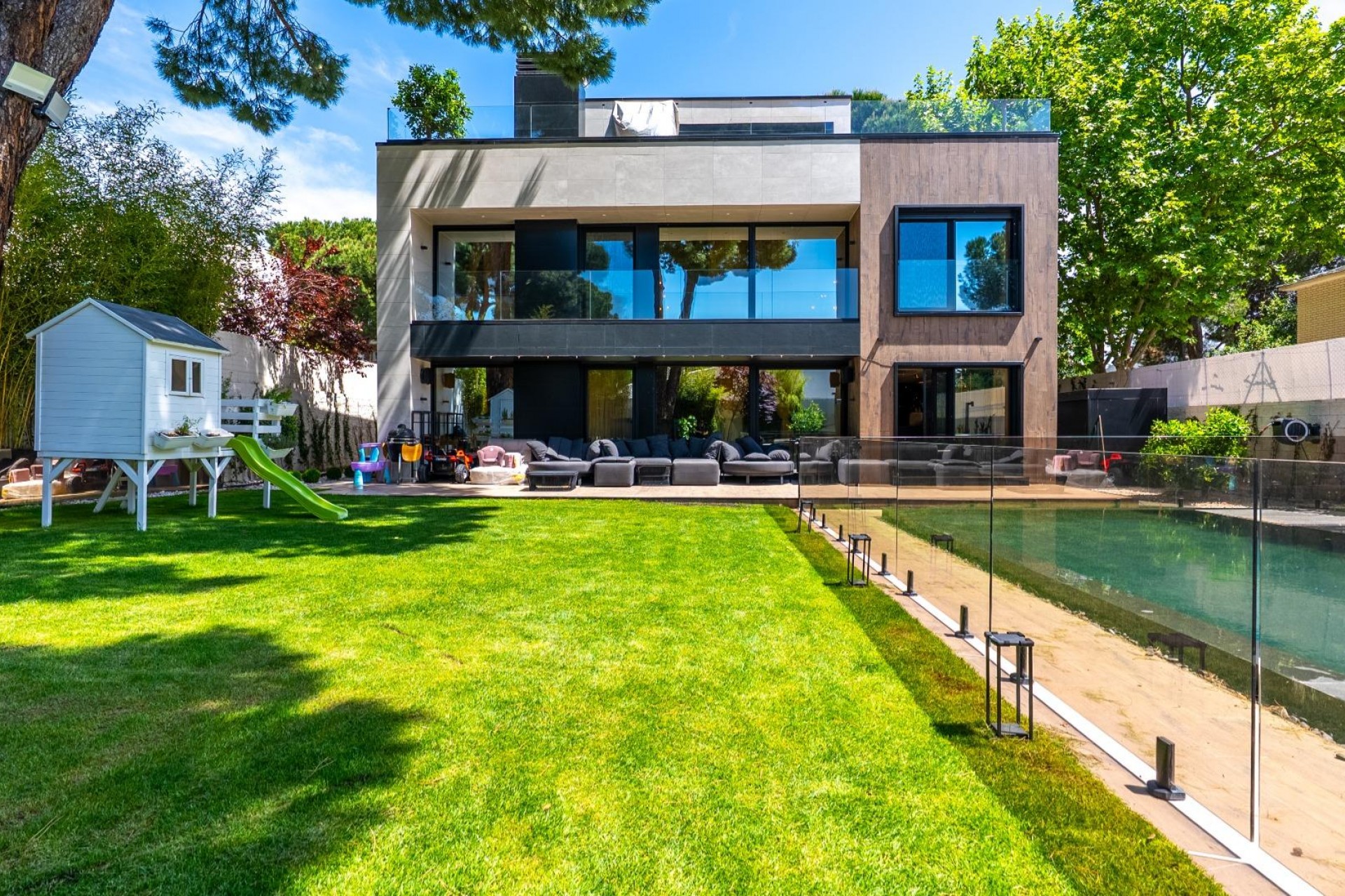 Te koop - Villa de Lujo -
Pozuelo de Alarcon - La Cabaña