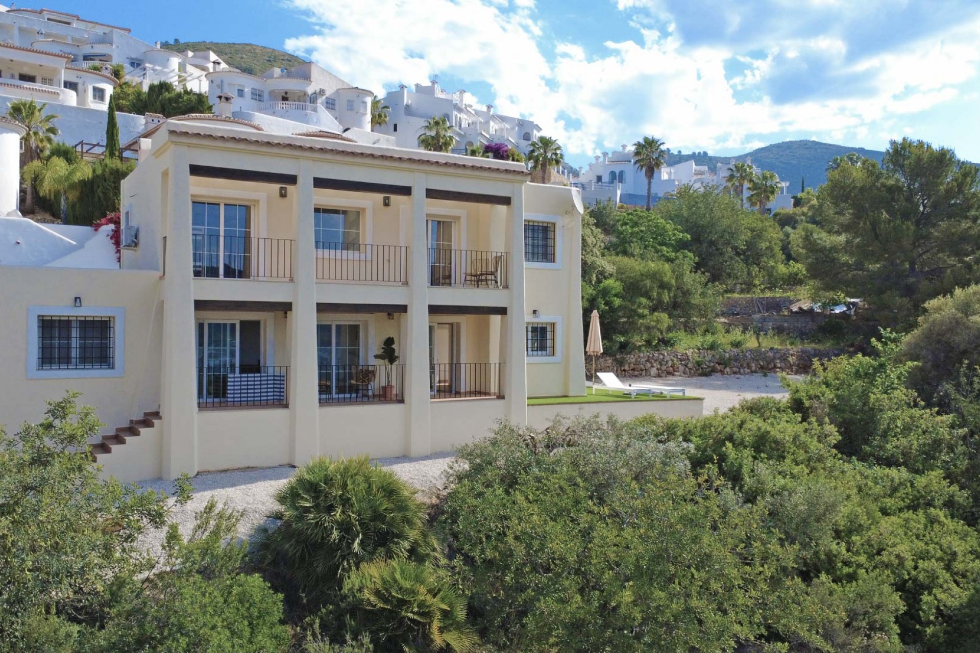 Te koop - Villa -
Jalon