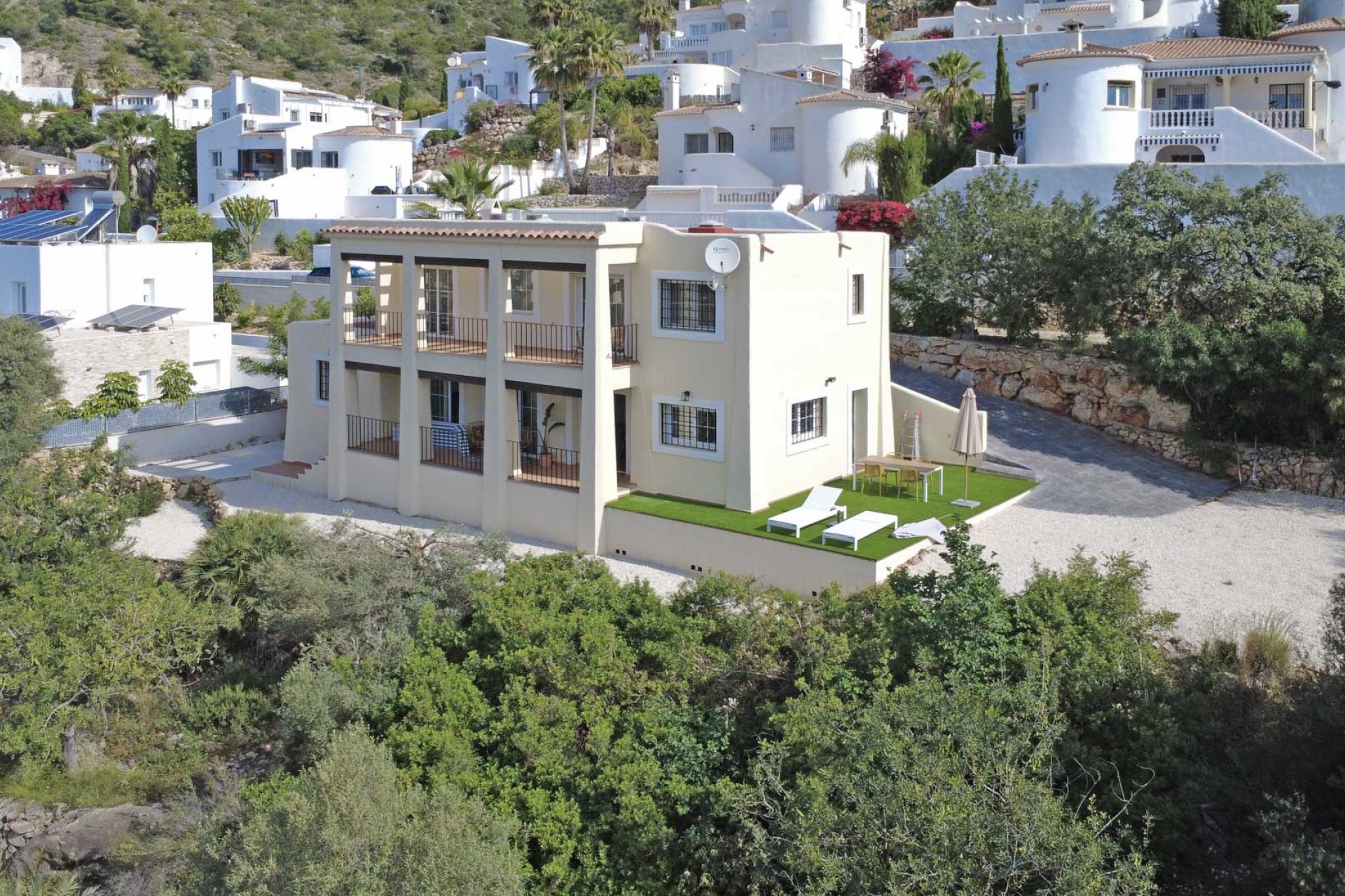 Te koop - Villa -
Jalon